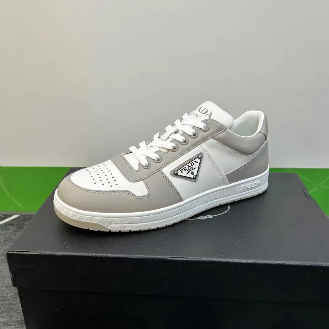 P380 Yuan 38-45 Prada Prada’s new men’s leather sports shoes, the highest version on the market, any comparison is welcome🆚! The original leather has excellent texture and is super high-end! Fetal sheep net lining imported from Italy, removable pad! Luxurious materials and fine workmanship, highly recommended!